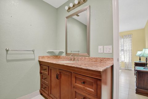 Tiny photo for 676 Laconia Circle #B, Lake Worth, FL 33467 (MLS # R11148344)