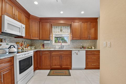 Tiny photo for 676 Laconia Circle #B, Lake Worth, FL 33467 (MLS # R11148344)