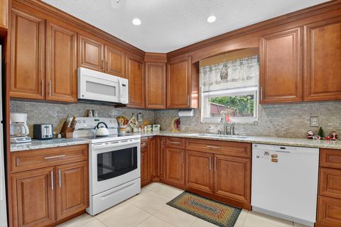 Tiny photo for 676 Laconia Circle #B, Lake Worth, FL 33467 (MLS # R11148344)