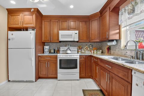 Tiny photo for 676 Laconia Circle #B, Lake Worth, FL 33467 (MLS # R11148344)