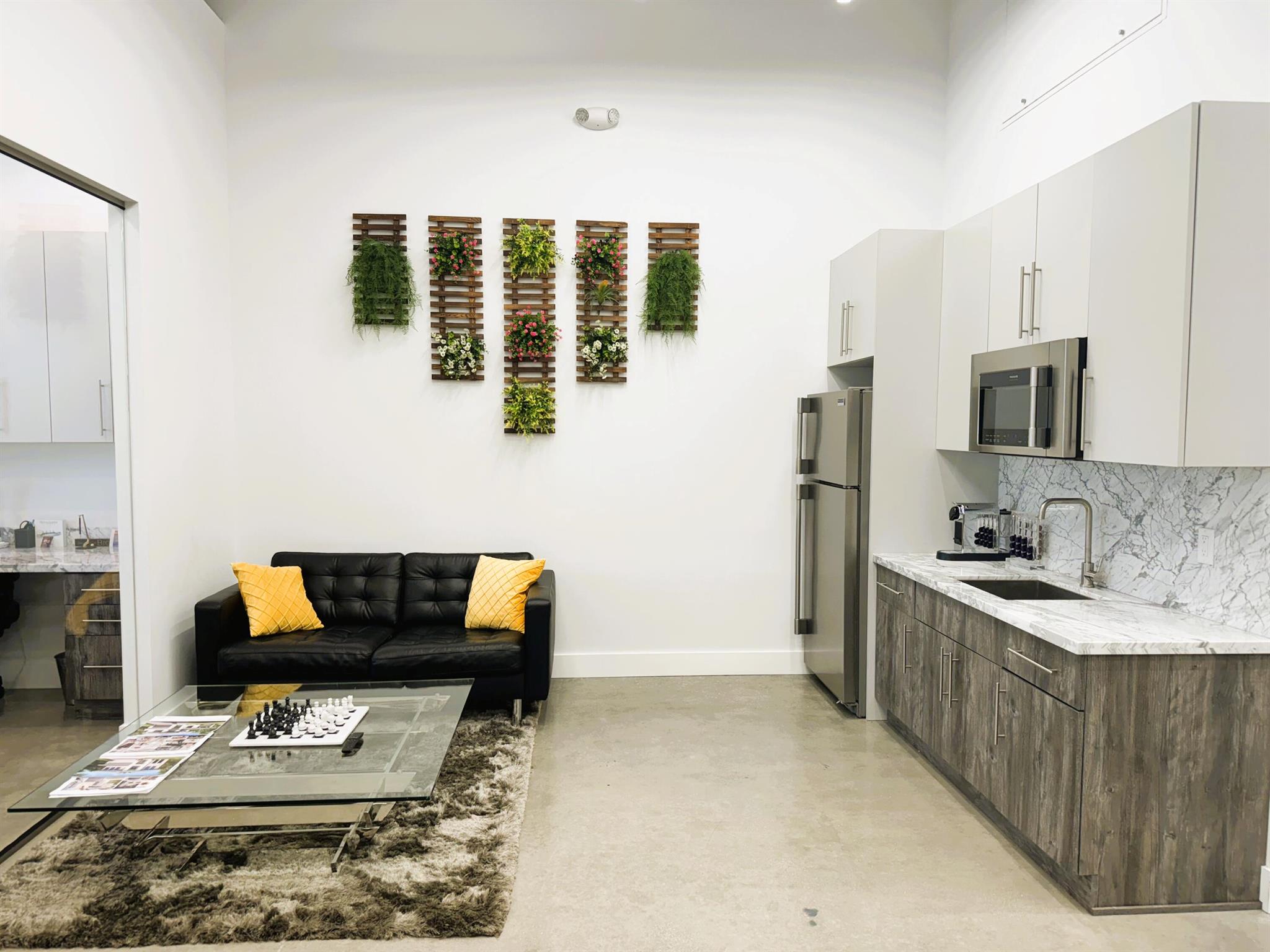 2465 Mercer Avenue 303
