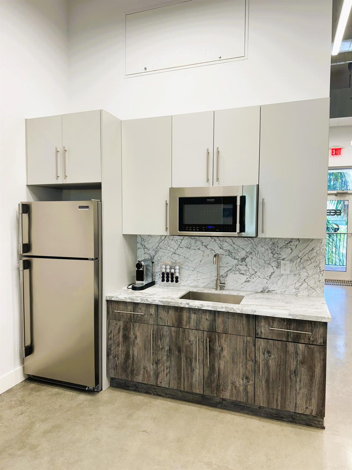 AIRPORT PROFESSIONAL CENT - Commercial Sale