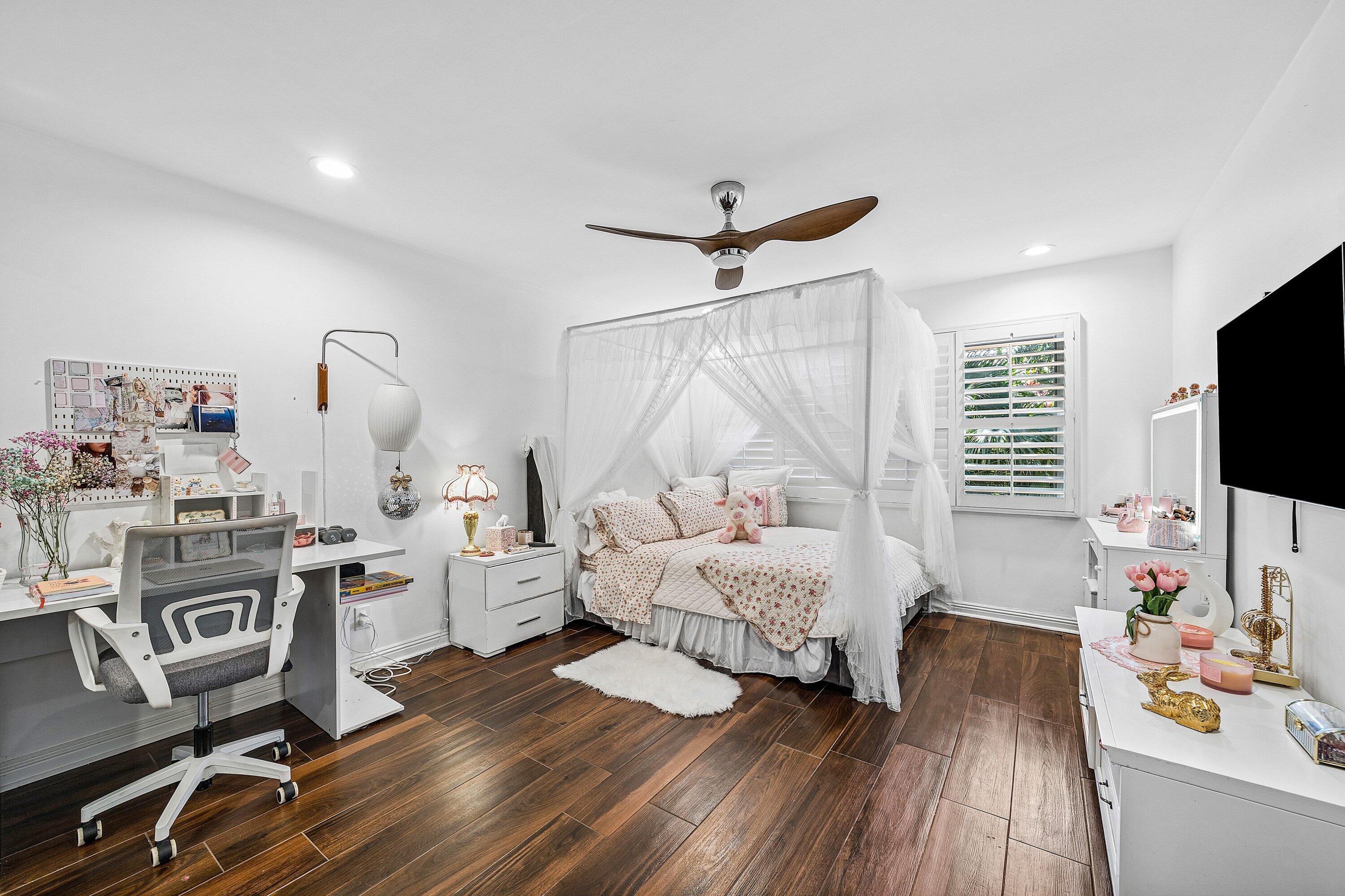 WOODFIELD HUNT CLUB - Residential