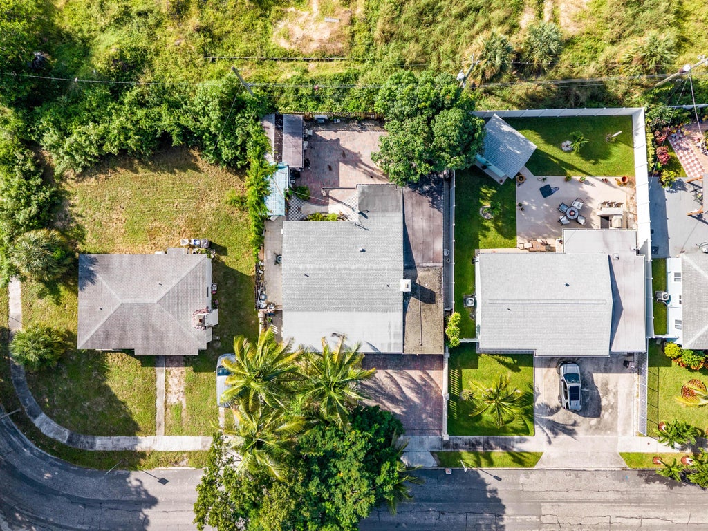Photo of 1020 FOREST Court, West Palm Beach, FL 33405 (MLS # B26088905)