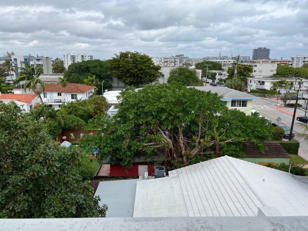 7800 Carlyle Avenue 5E