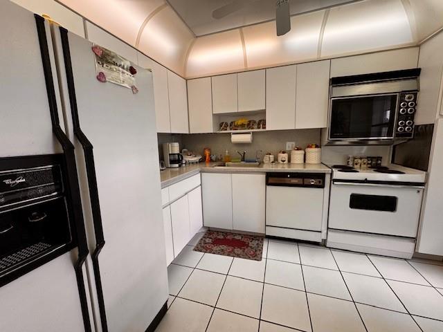 PALM-AIRE COUNTRY CLUB - Residential