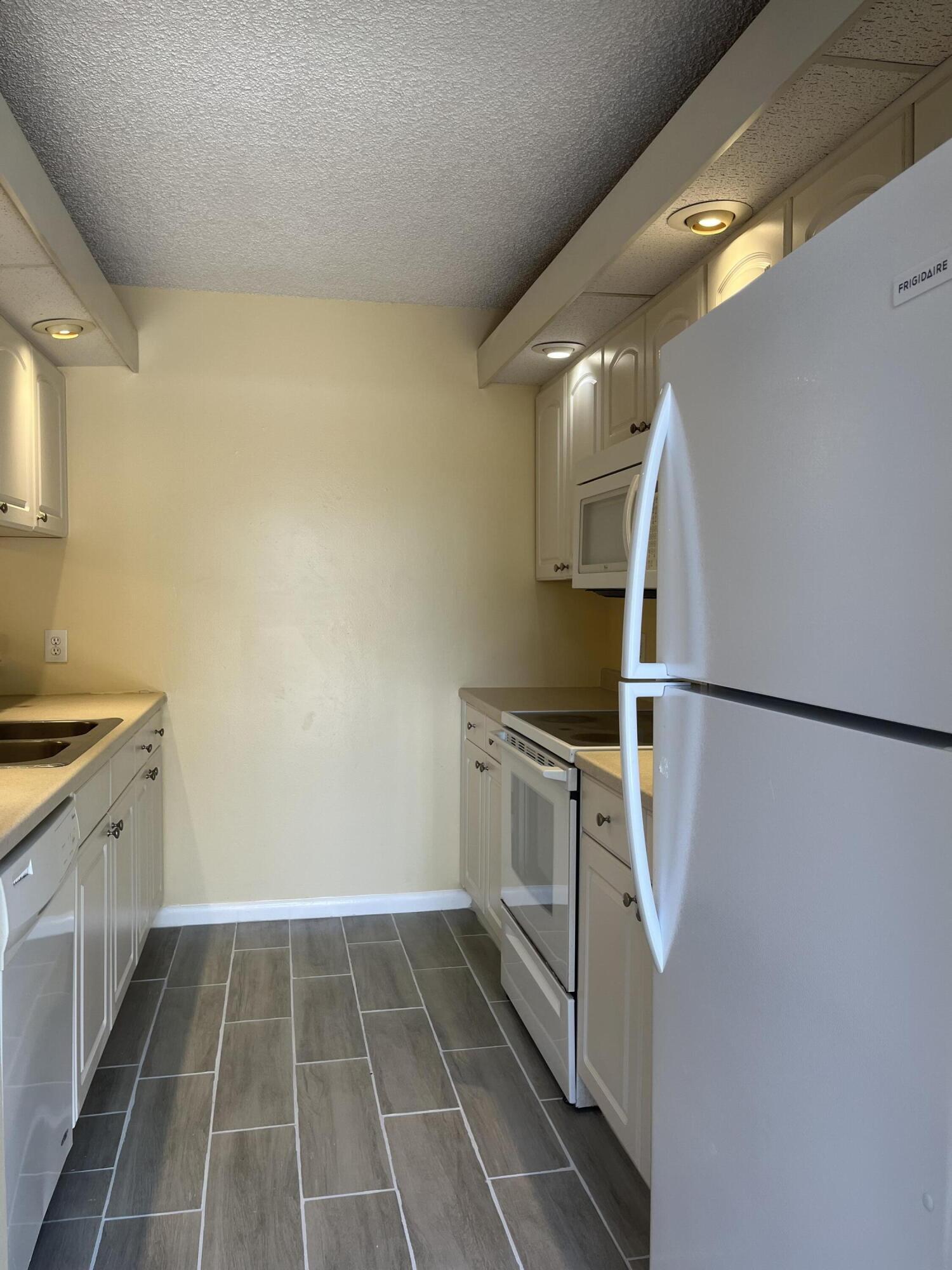 VILLAGE OF SANDALWOOD LAKES 1 - Residential Lease