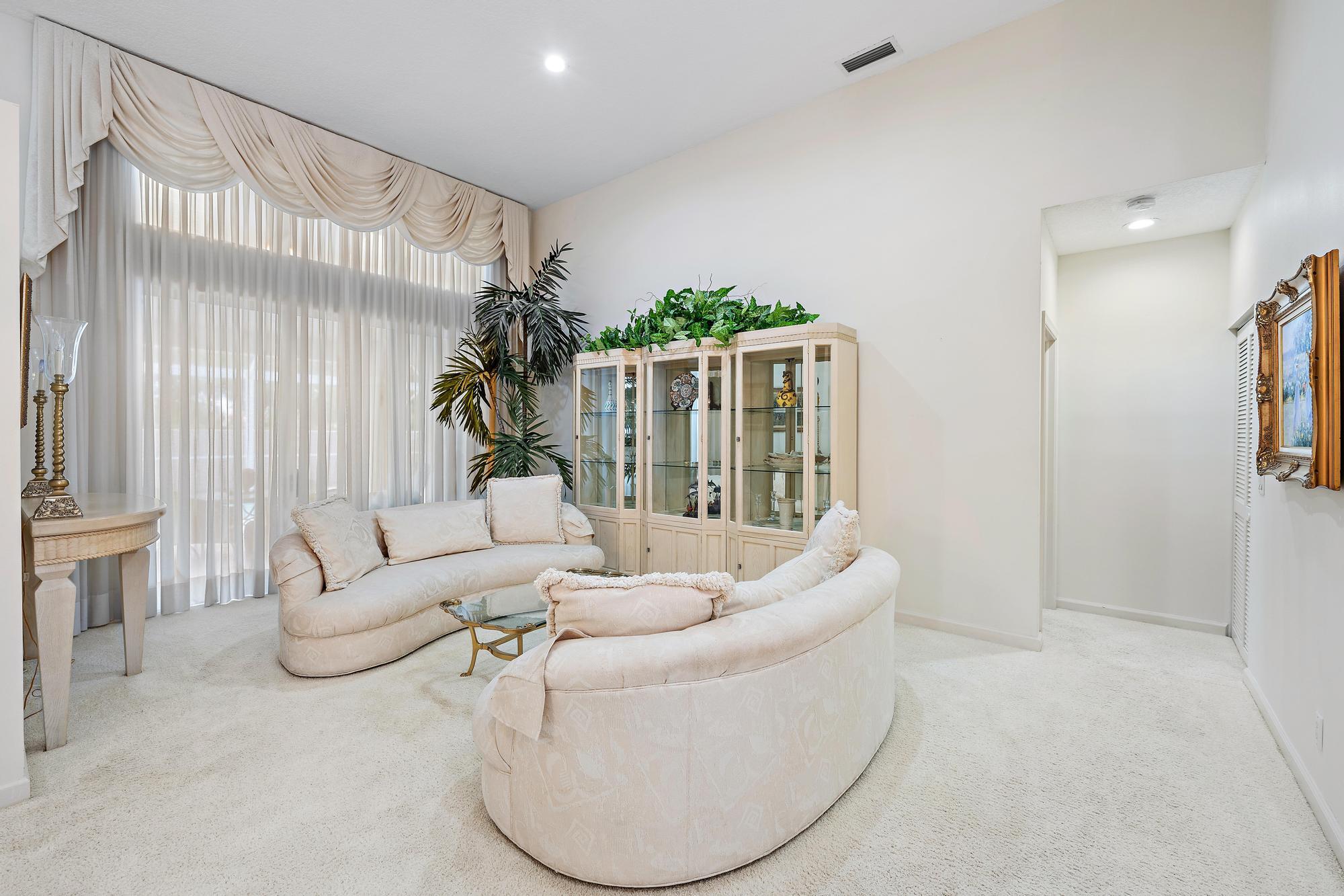 PGA RESORT COMMUNITY OF EAGLETON ESTATES - Residential