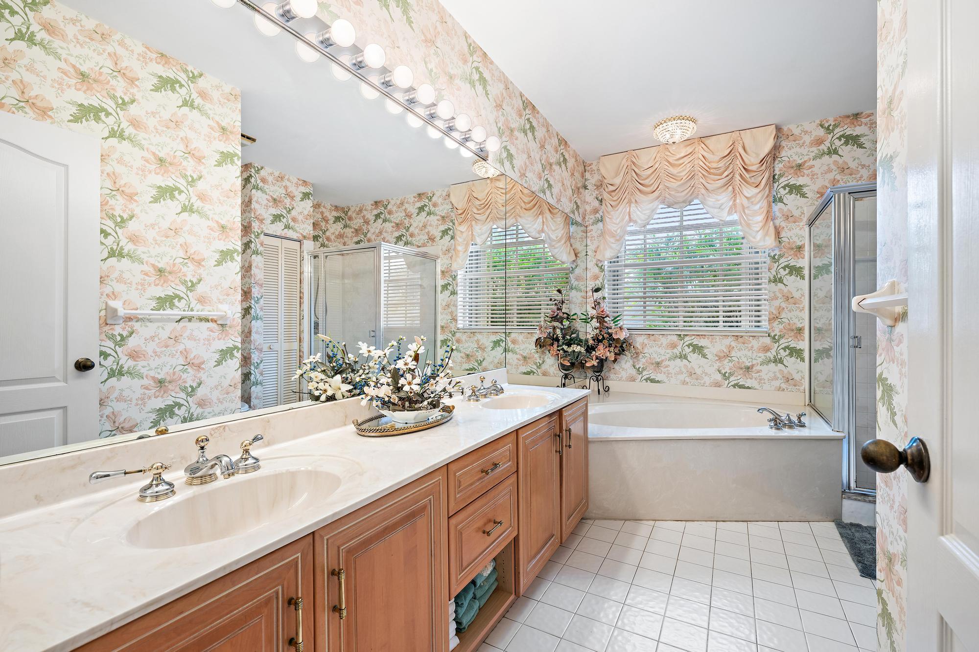 PGA RESORT COMMUNITY OF EAGLETON ESTATES - Residential