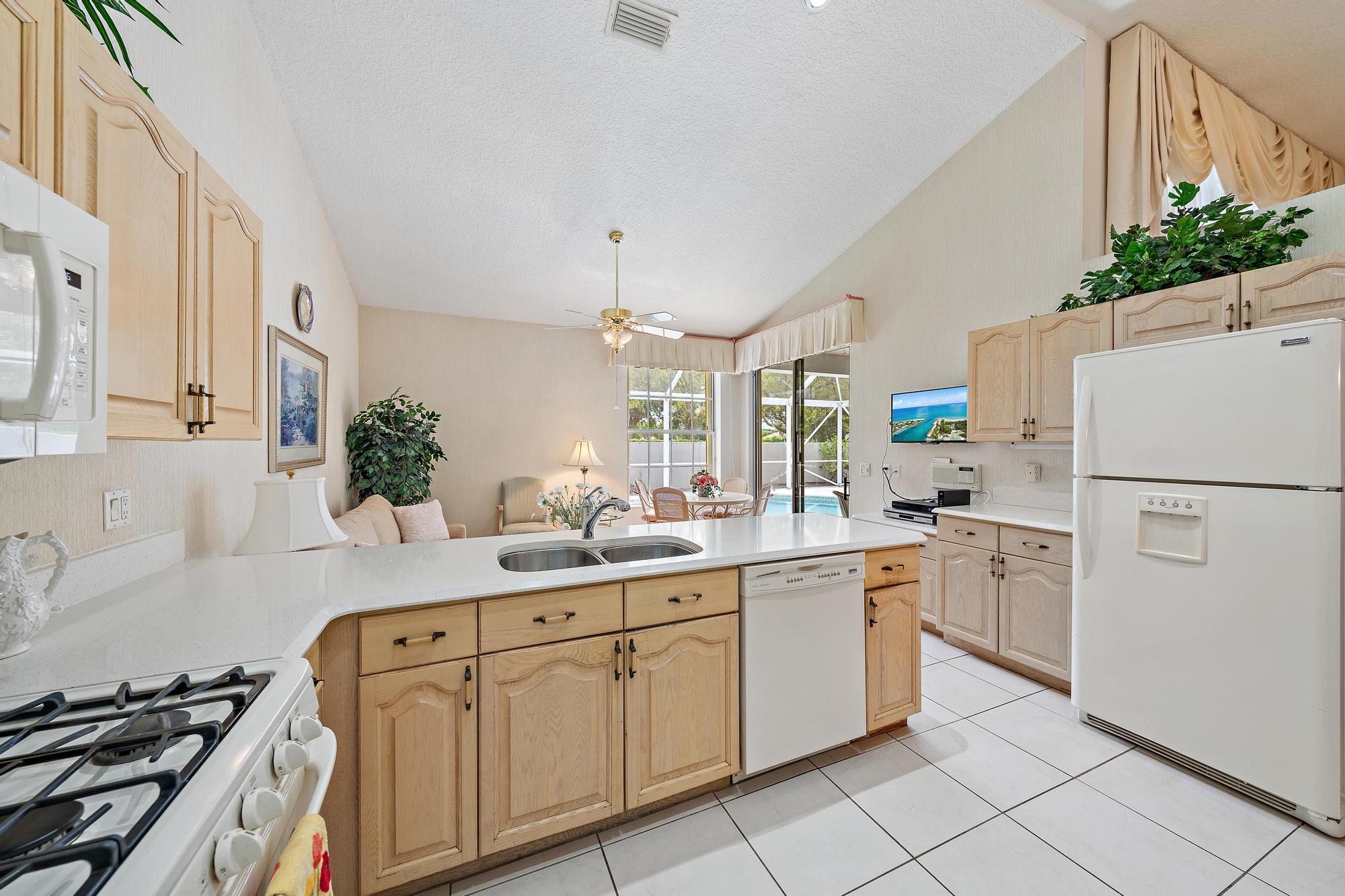 PGA RESORT COMMUNITY OF EAGLETON ESTATES - Residential