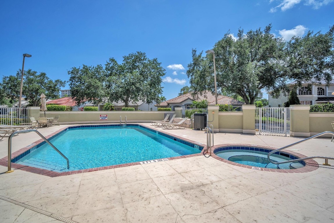 Palm Aire Oaks Course Est - Residential