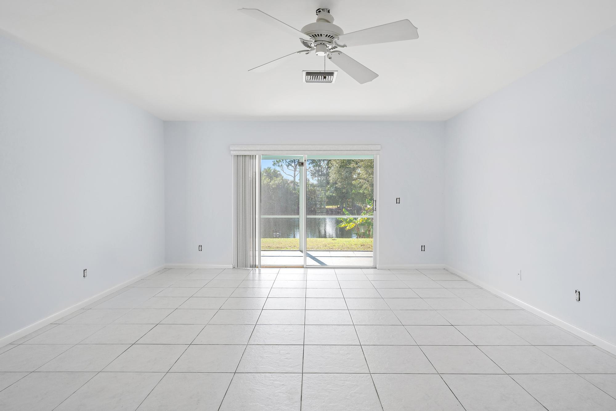 9400 SE Little Club Way N