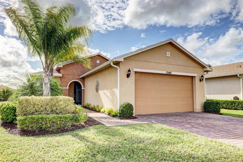 Photo of 12487 SW Weeping Willow Avenue, Port Saint Lucie, FL 34987 (MLS # R10681884)