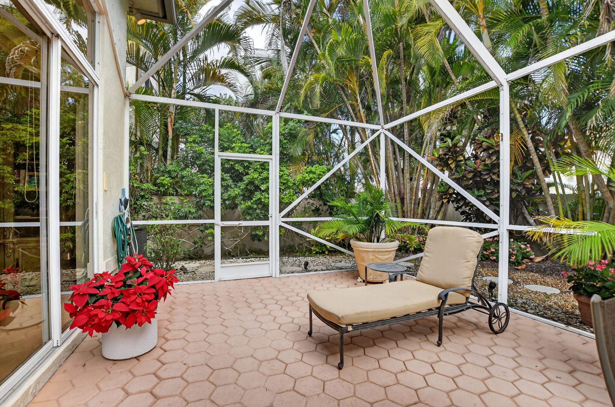 LAUREL POINTE - Residential