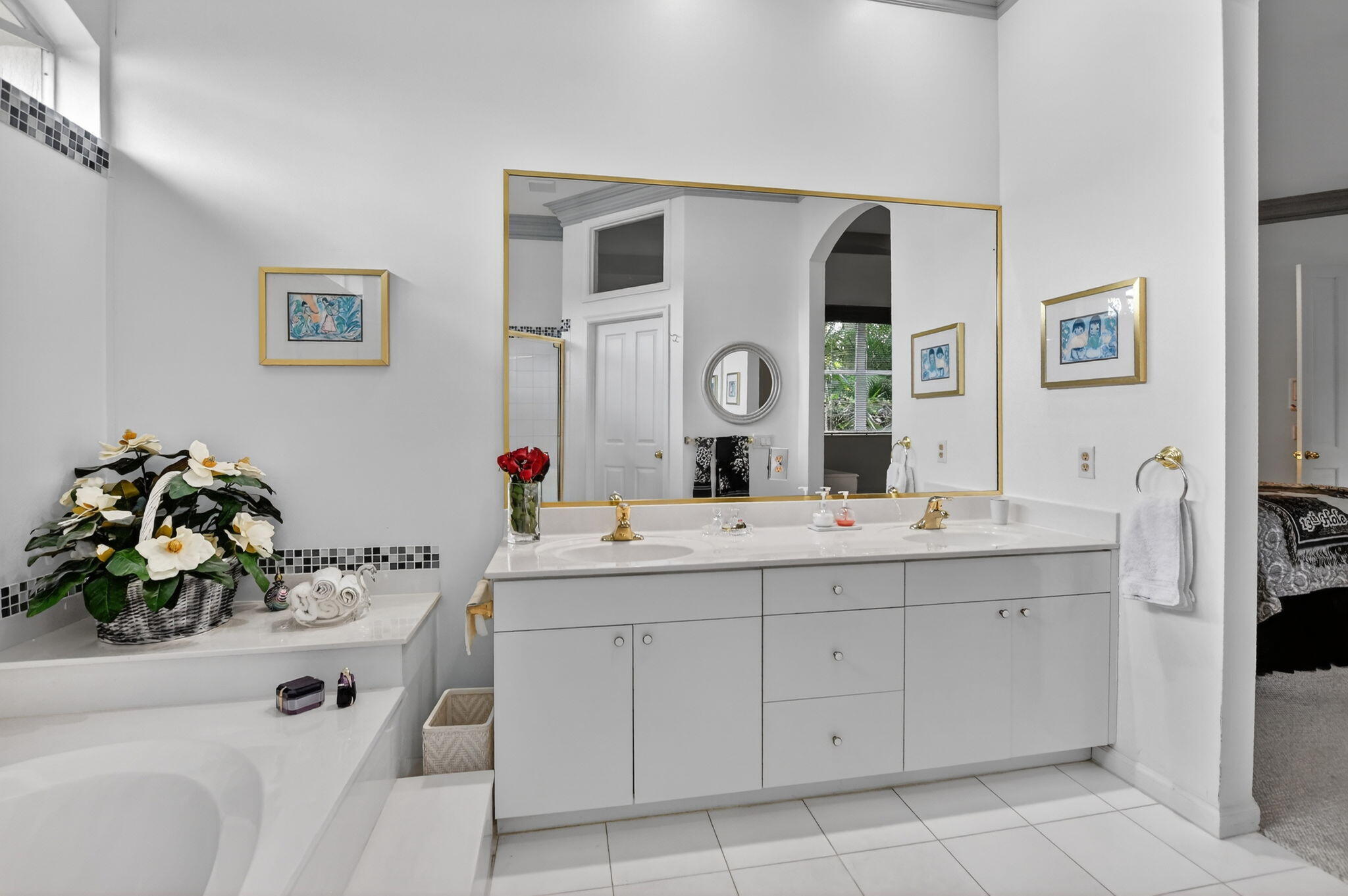 LAUREL POINTE - Residential