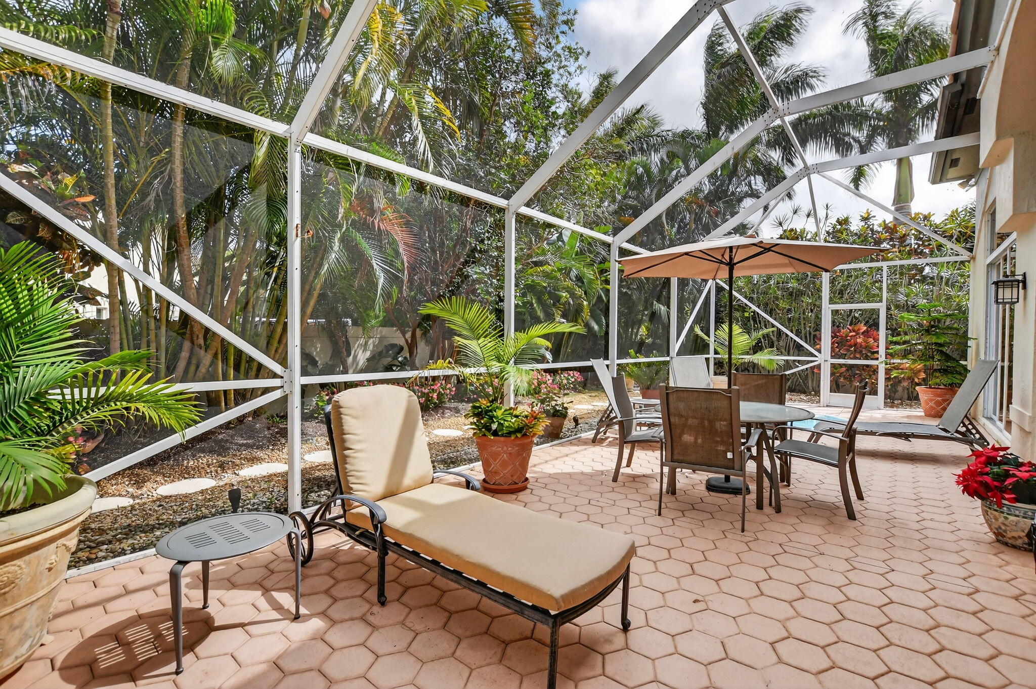 LAUREL POINTE - Residential