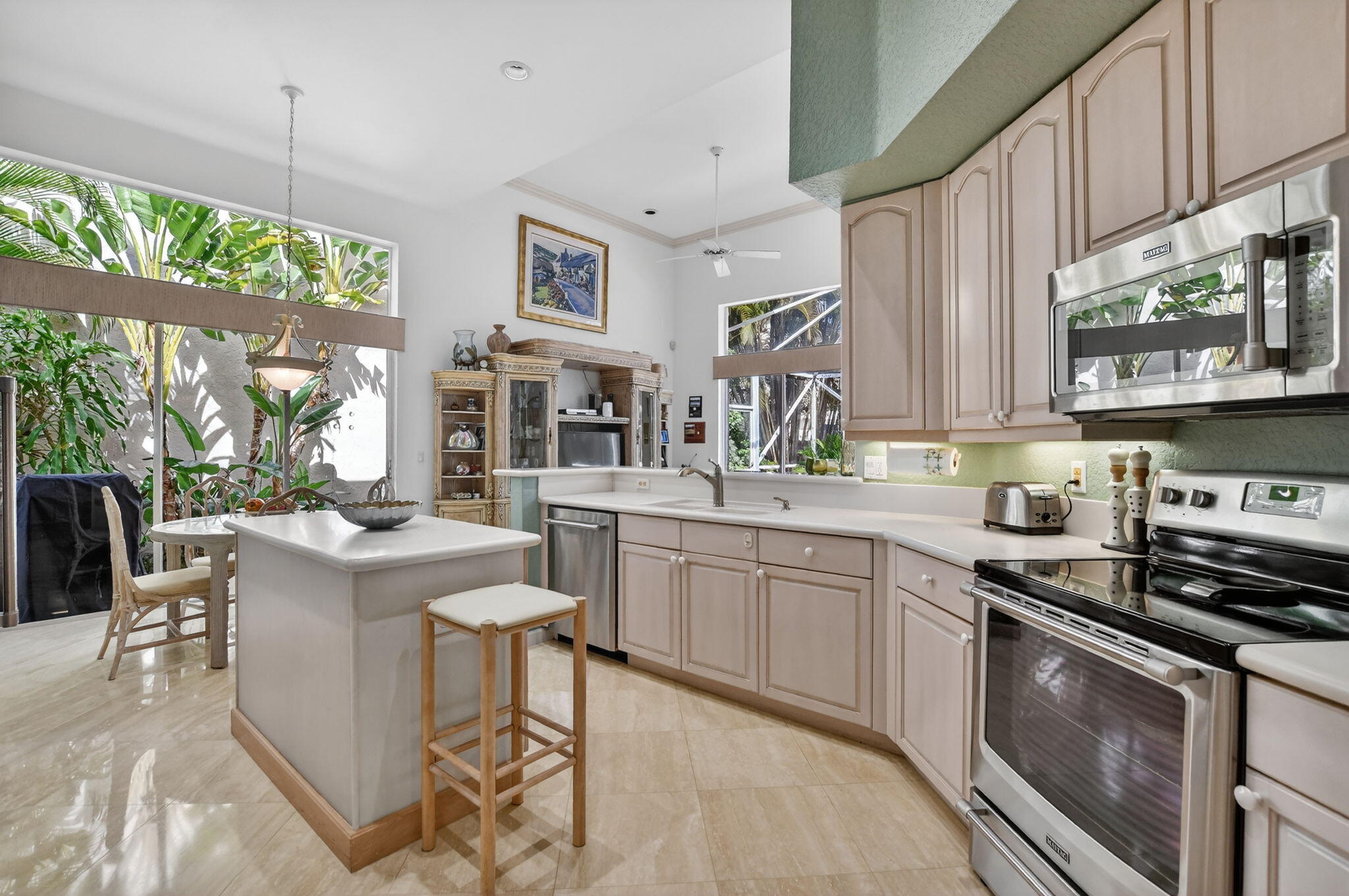 LAUREL POINTE - Residential