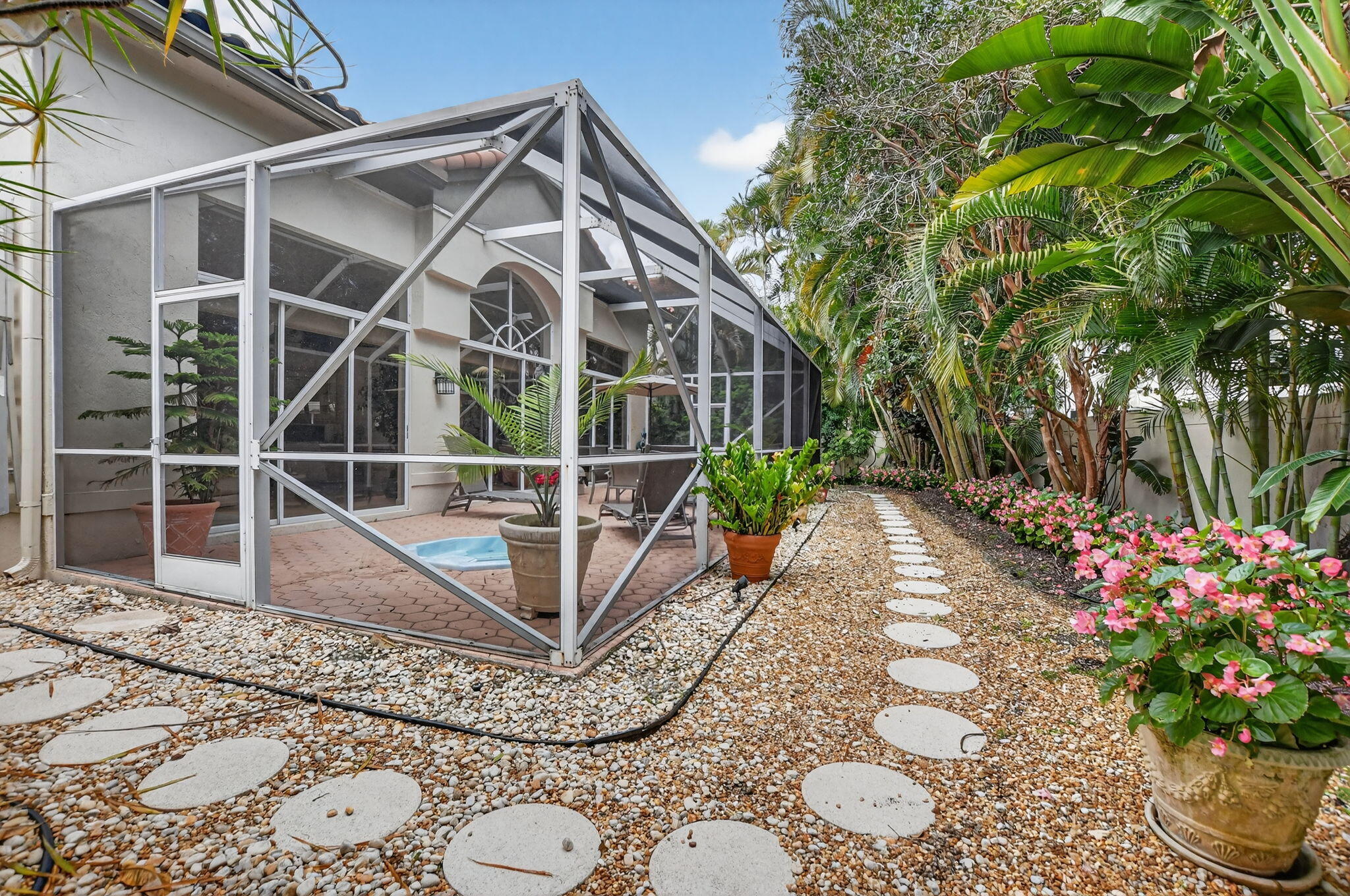 LAUREL POINTE - Residential