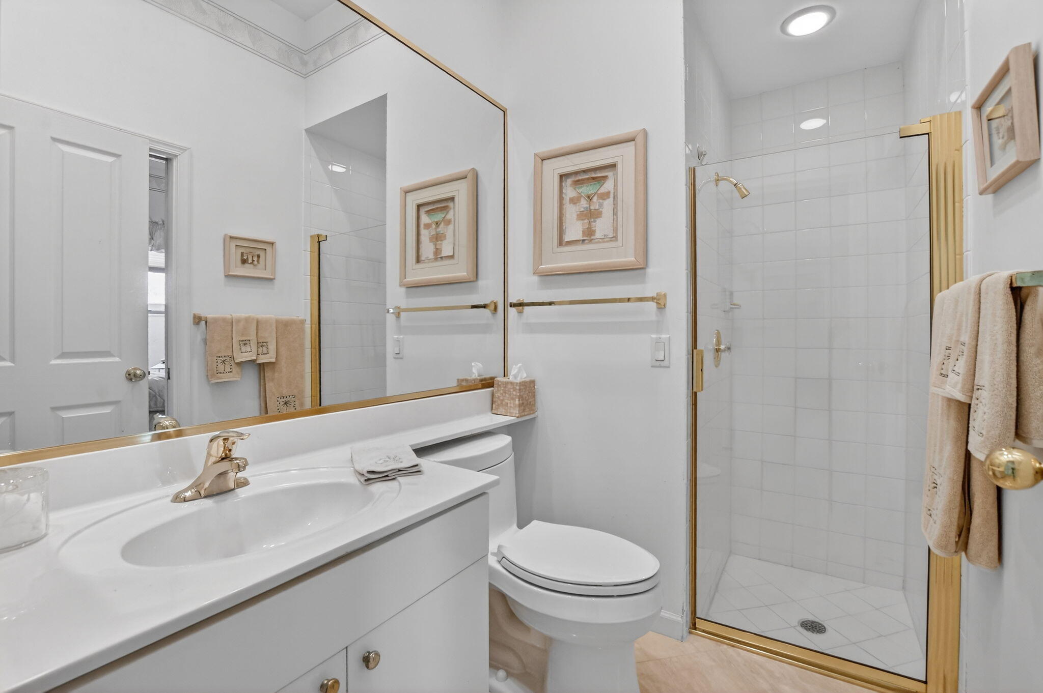 LAUREL POINTE - Residential