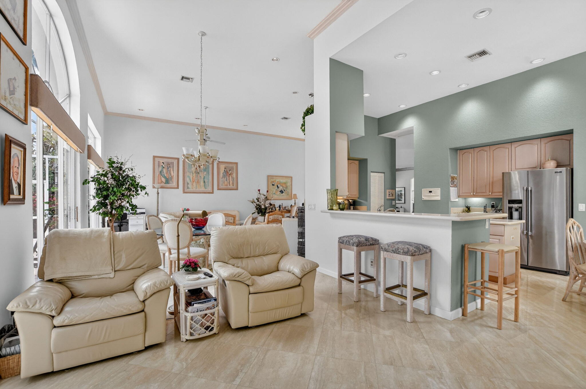 LAUREL POINTE - Residential