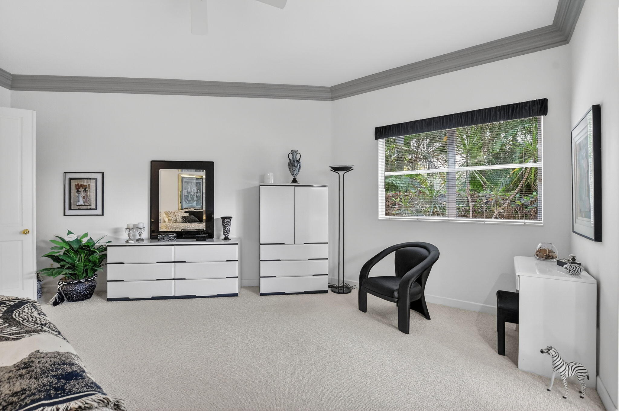 LAUREL POINTE - Residential