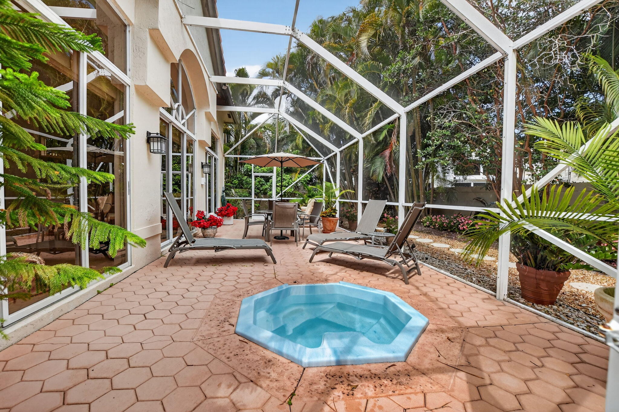 LAUREL POINTE - Residential