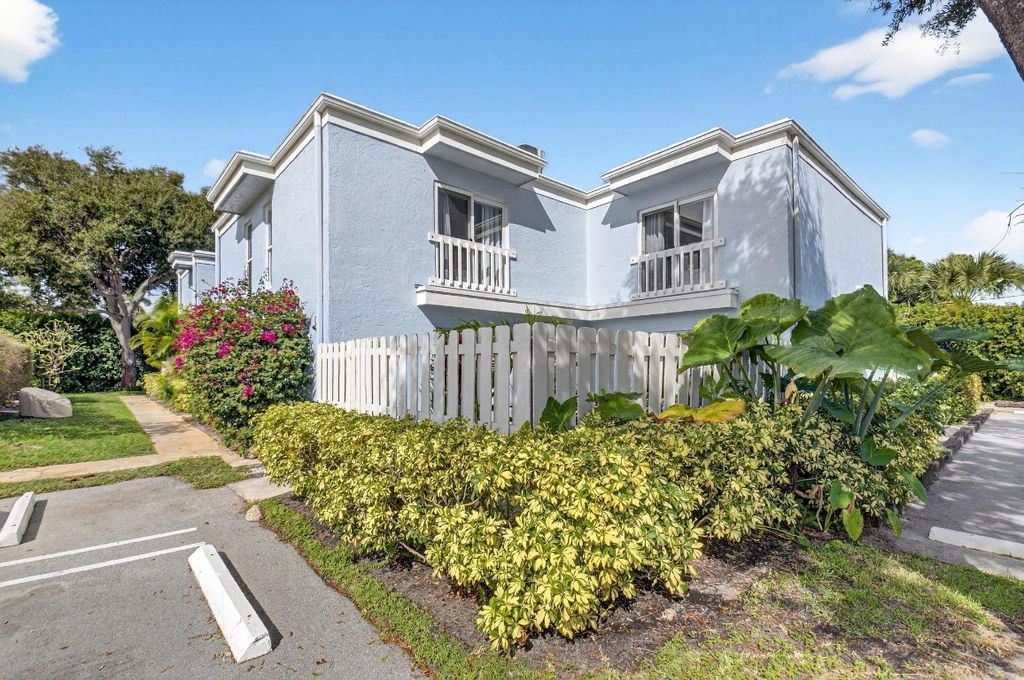 Photo of 1010 NE 8th Avenue #39G, Delray Beach, FL 33483 (MLS # F10535567)