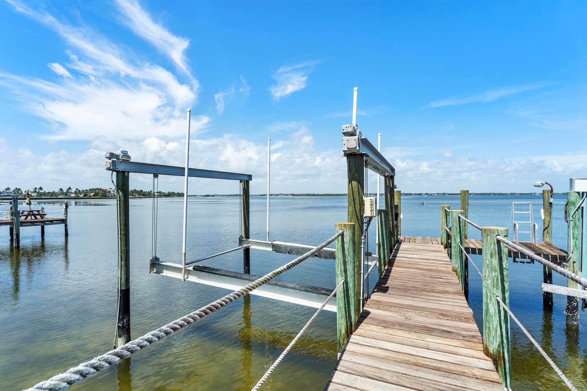 YACHT CLUB BEACH - Residential