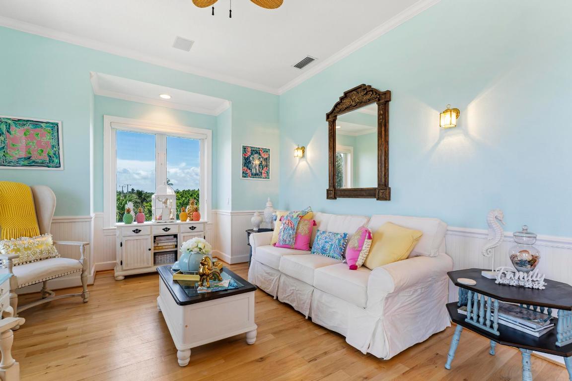 YACHT CLUB BEACH - Residential