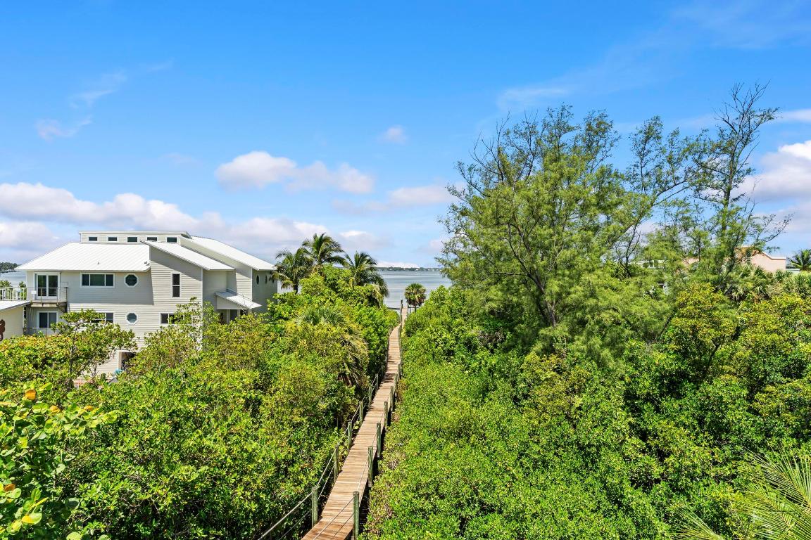 YACHT CLUB BEACH - Residential