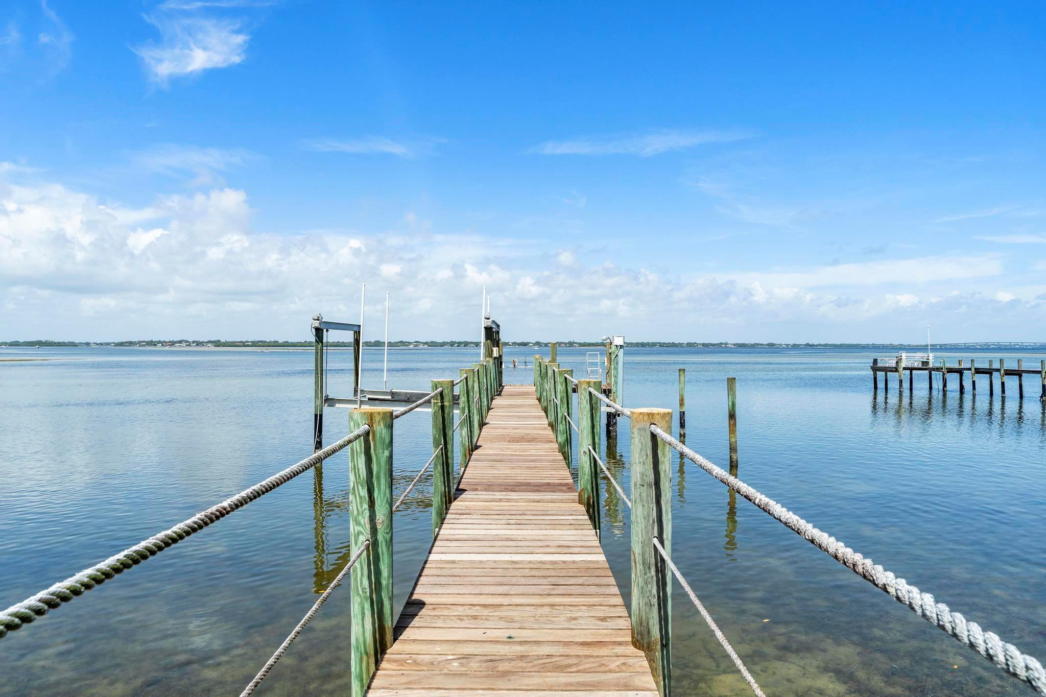 YACHT CLUB BEACH - Residential