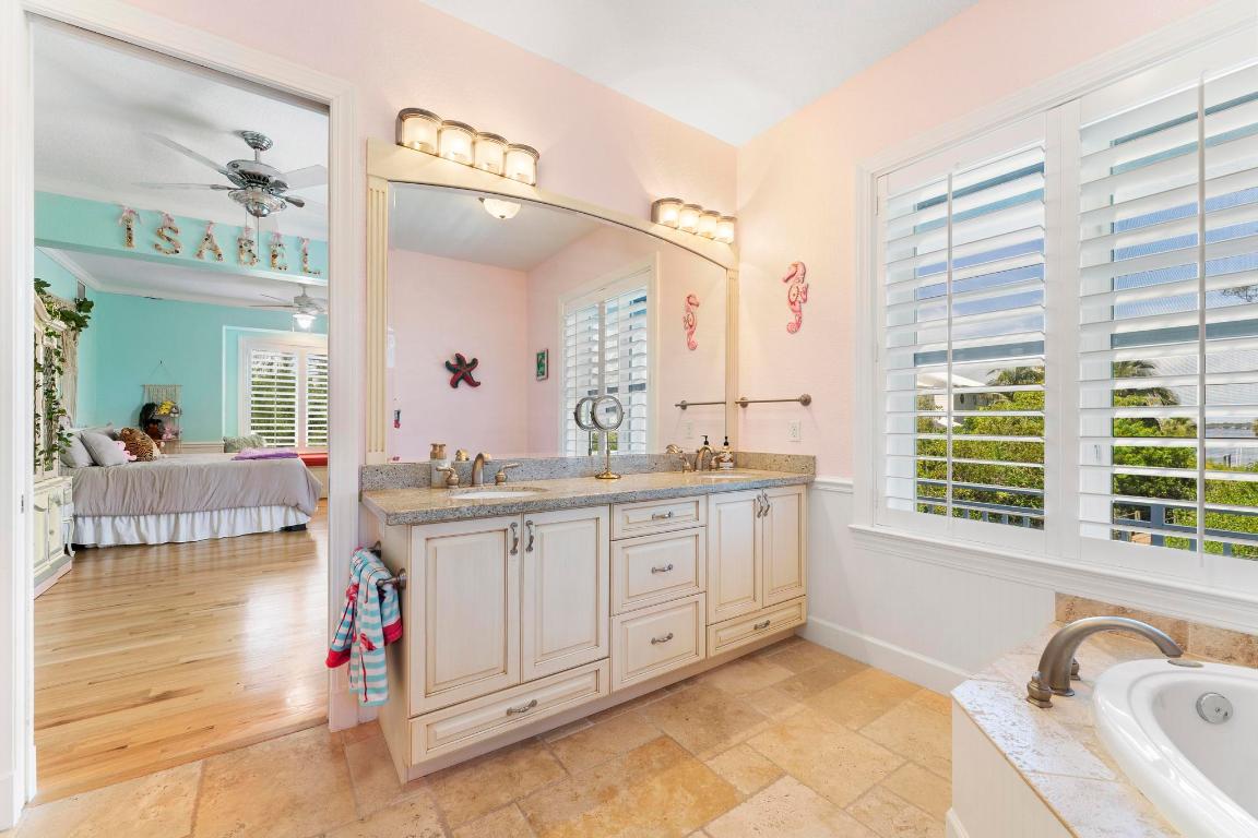 YACHT CLUB BEACH - Residential