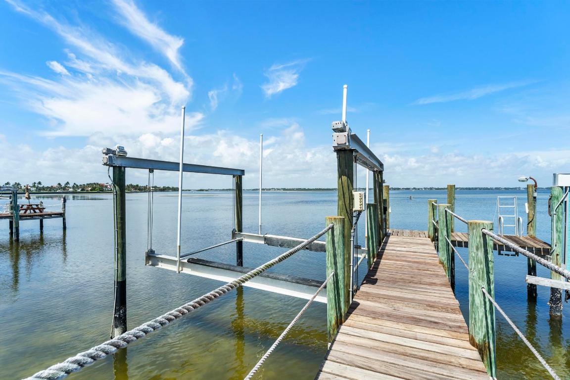 YACHT CLUB BEACH - Residential