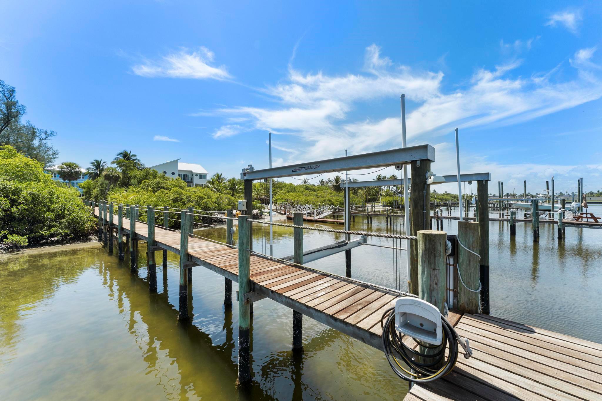 YACHT CLUB BEACH - Residential