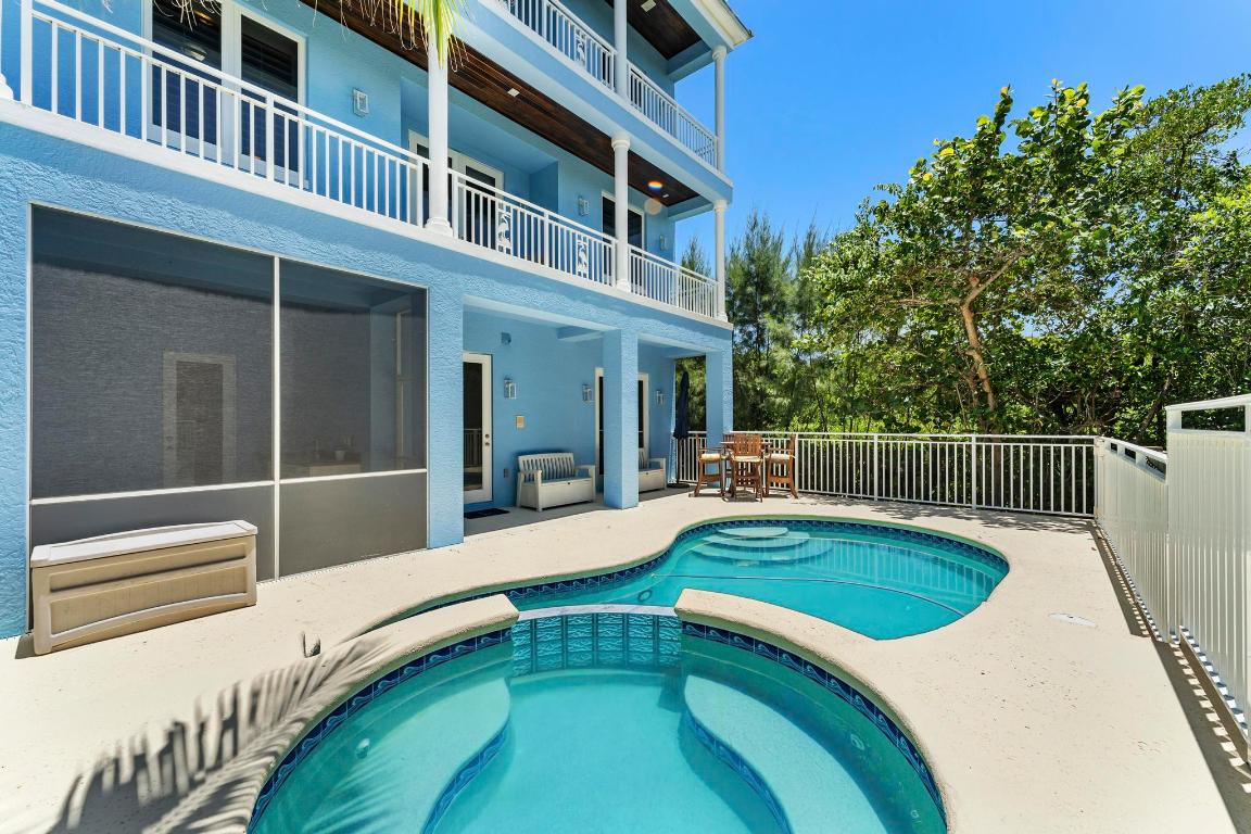 YACHT CLUB BEACH - Residential