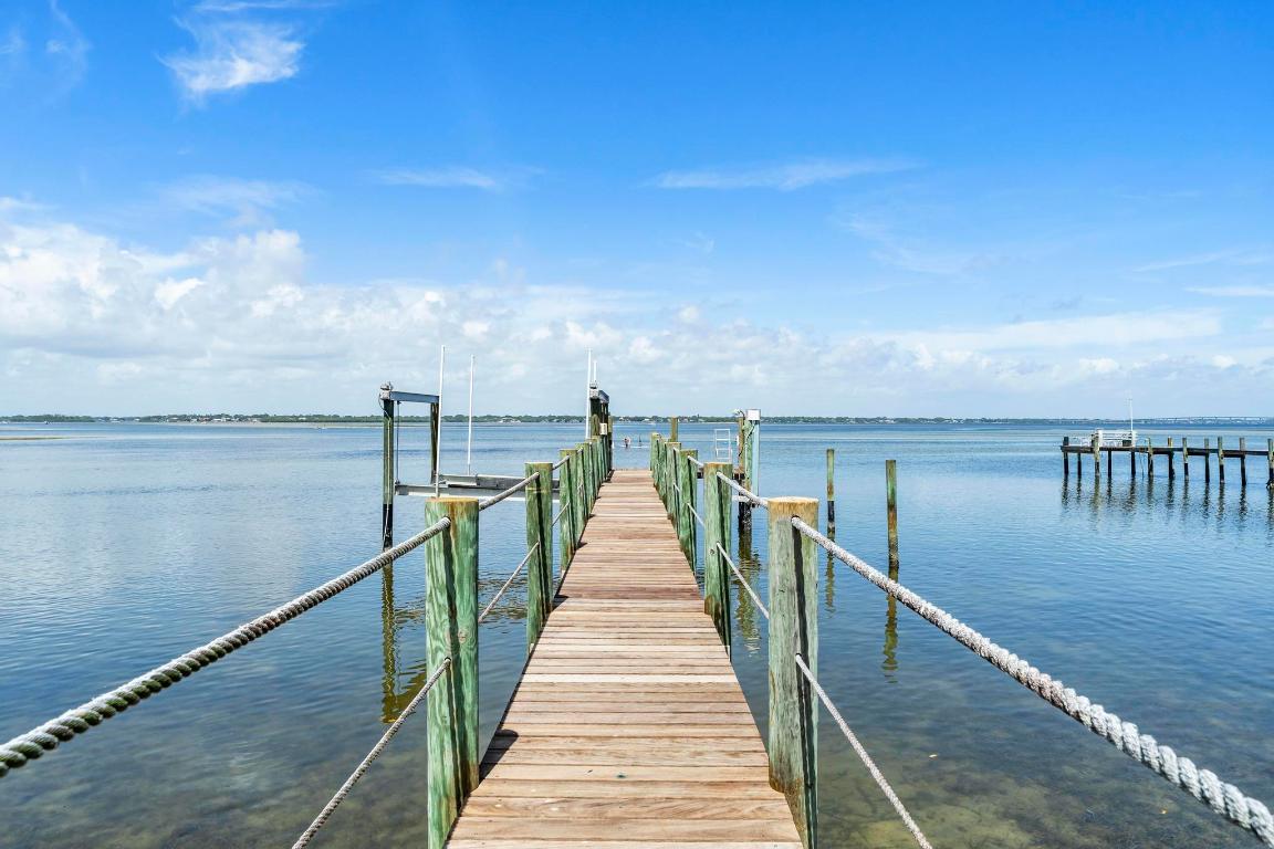 YACHT CLUB BEACH - Residential