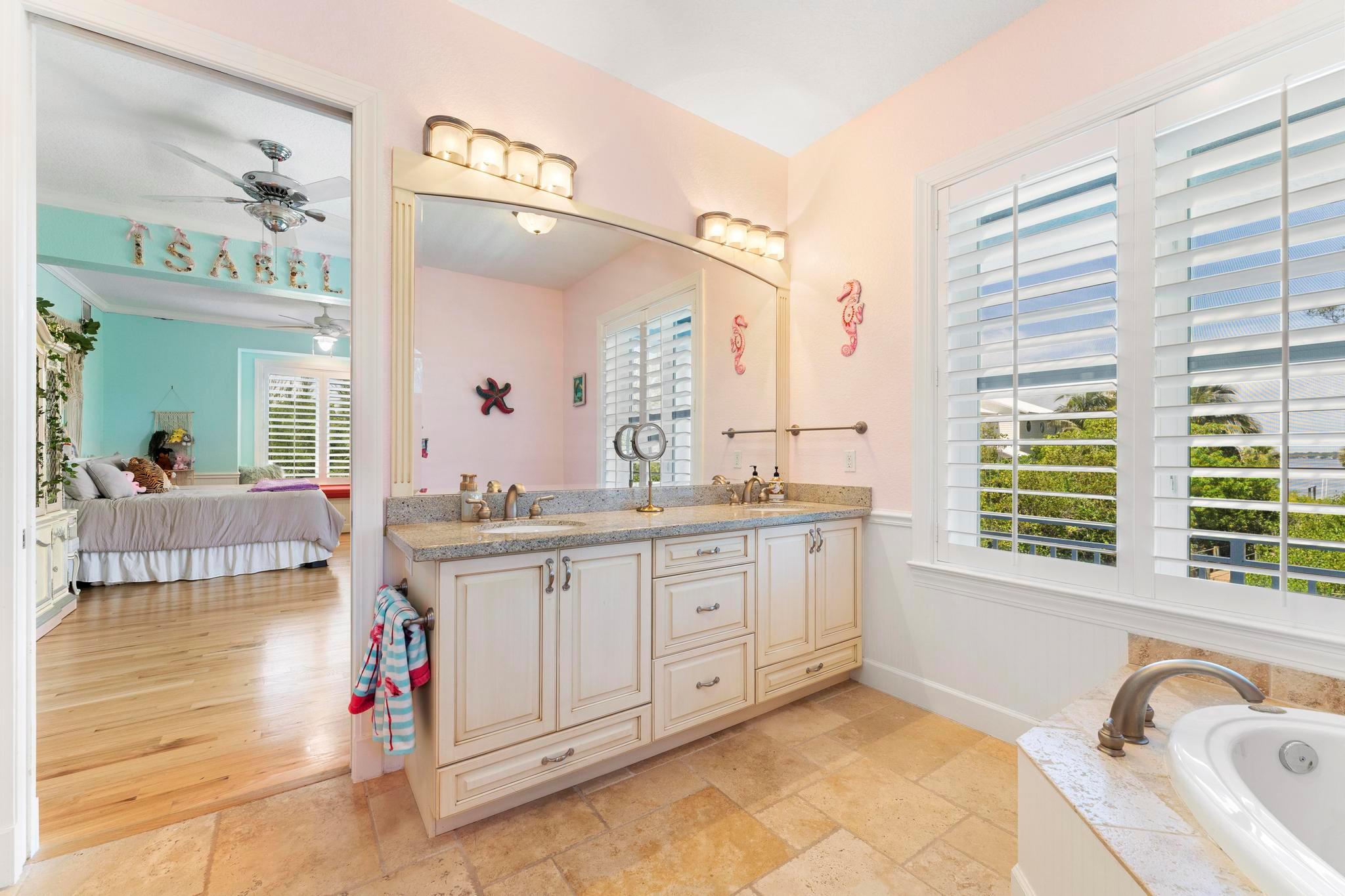 YACHT CLUB BEACH - Residential