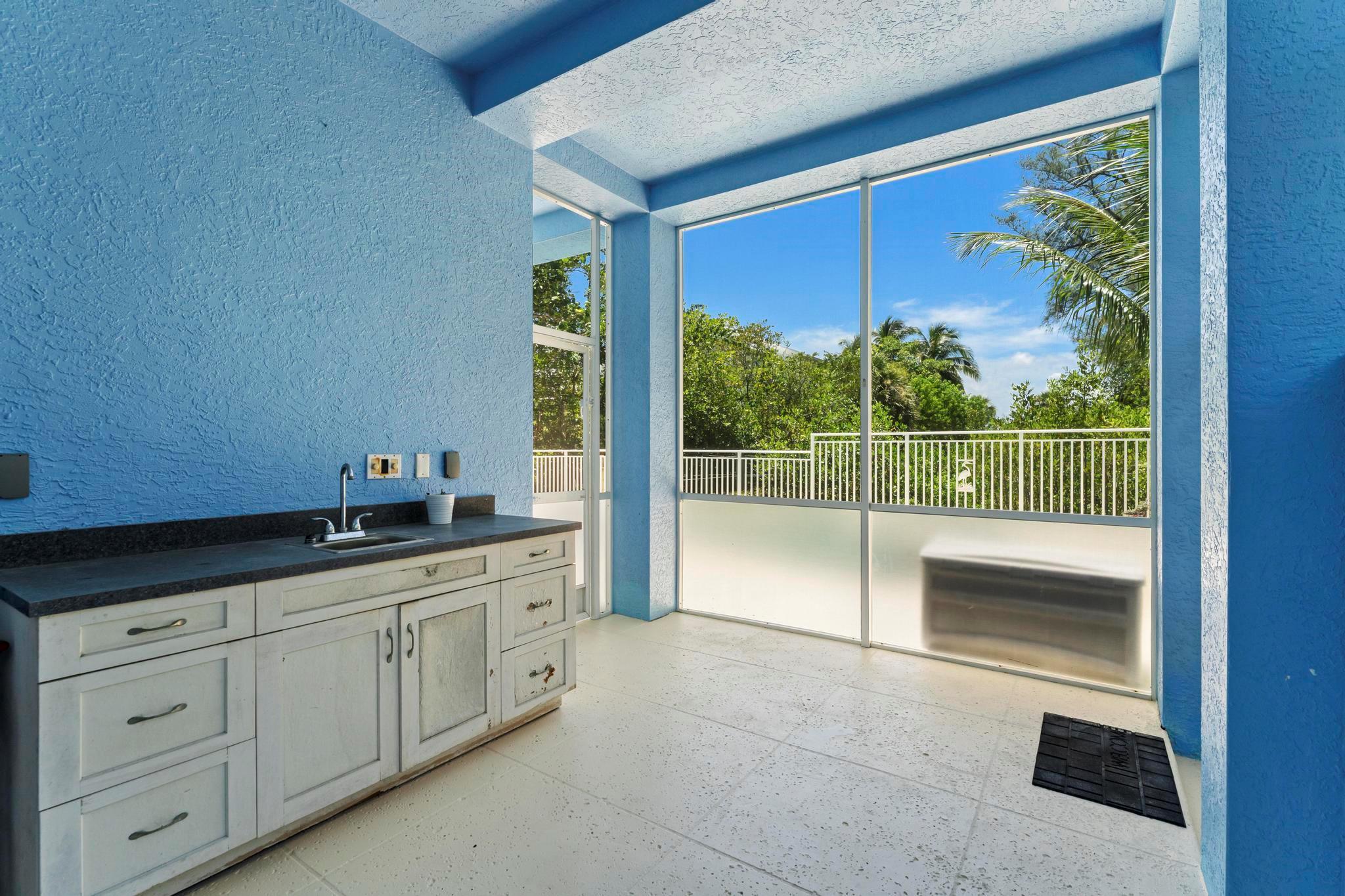 YACHT CLUB BEACH - Residential