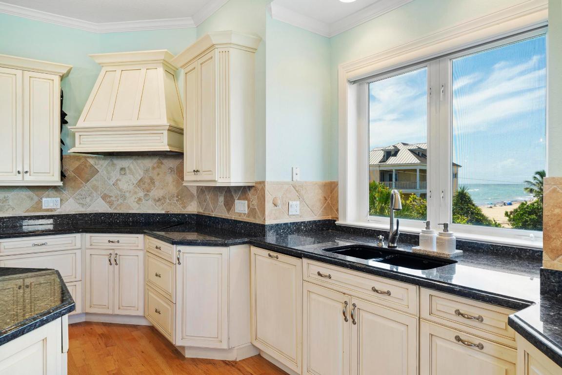 YACHT CLUB BEACH - Residential