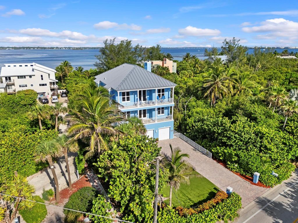 Photo of 1334 SE Macarthur Boulevard, Stuart, FL 34996 (MLS # R11109538)