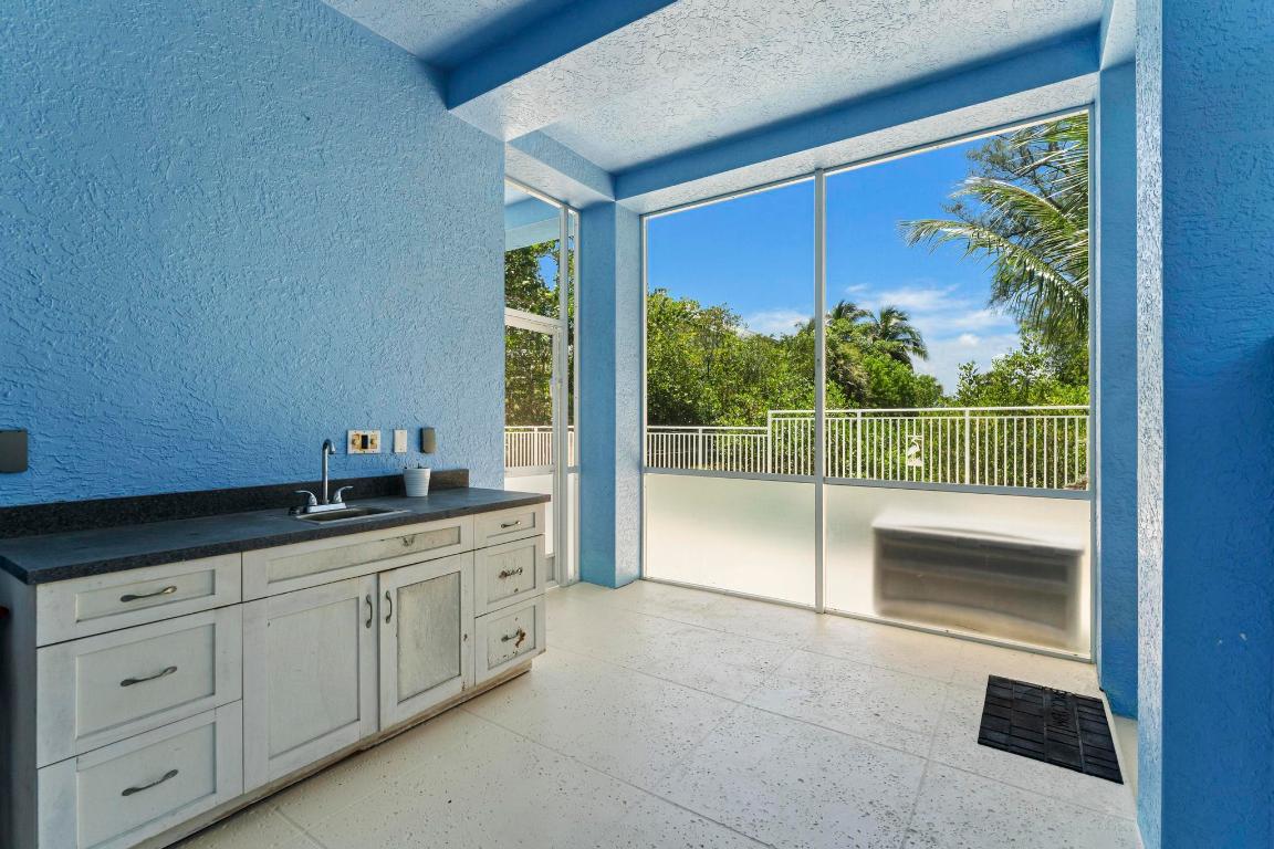 YACHT CLUB BEACH - Residential