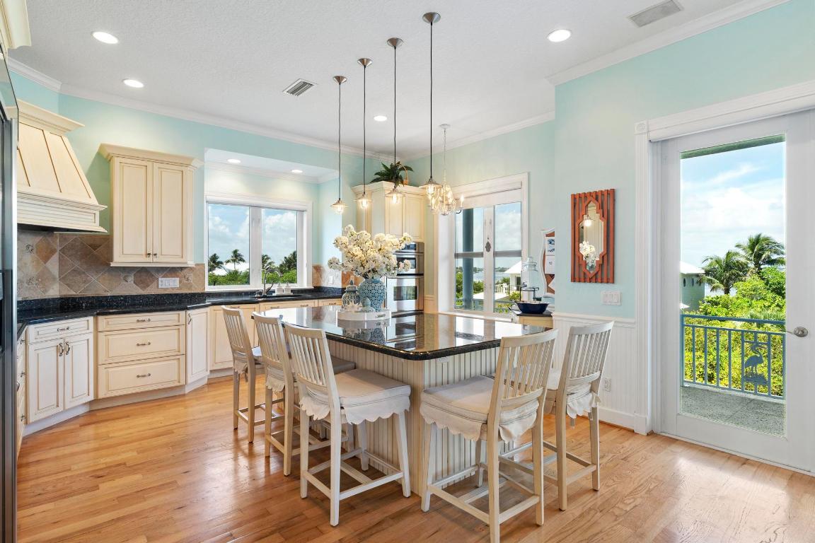 YACHT CLUB BEACH - Residential