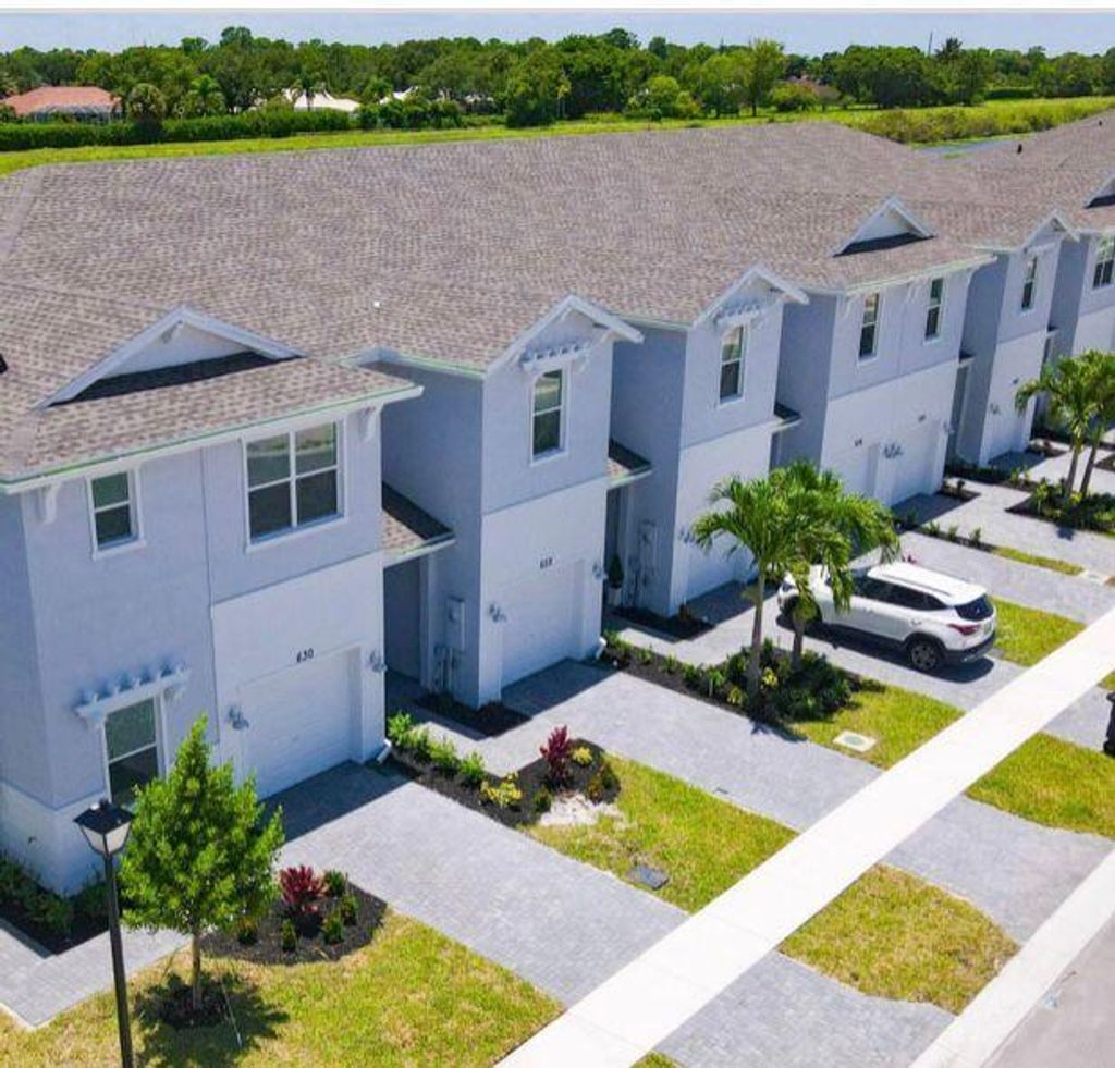 Photo of 675 SE Lake Falls Street, Port Saint Lucie, FL 34984 (MLS # R11096251)