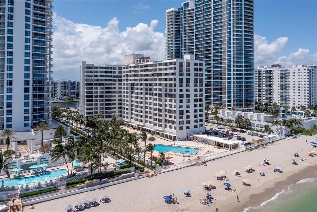 ALEXANDER TOWERS CONDO - Residential