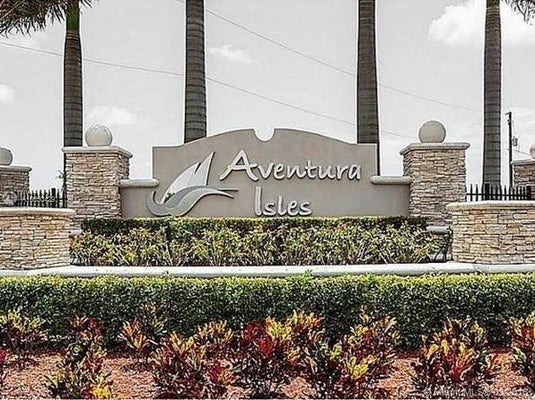 894 NE 191ST ST, MIAMI, FL 33179 - Image 197fc8aa75dacff2a958a4e4db940449/1203576170