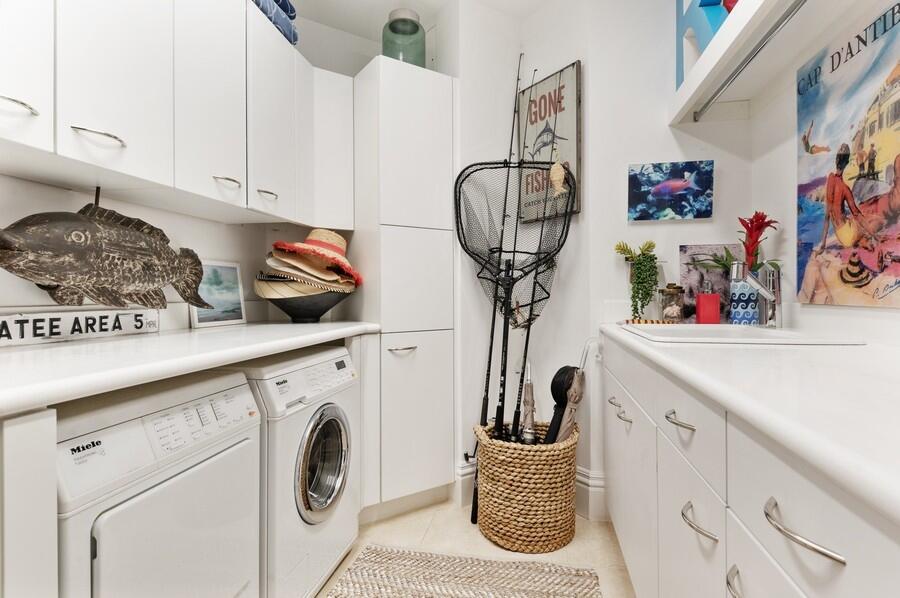 ONE WATERMARK PLACE - Residential