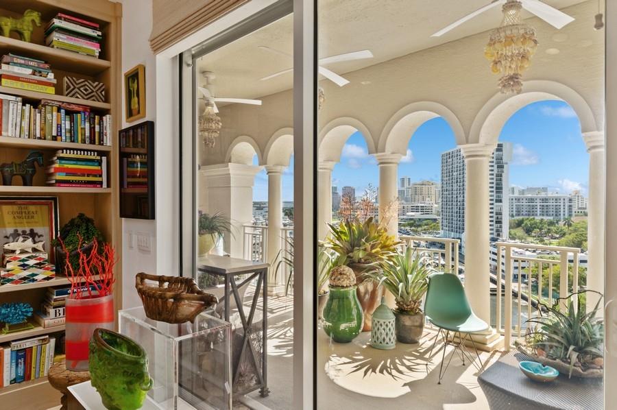 ONE WATERMARK PLACE - Residential