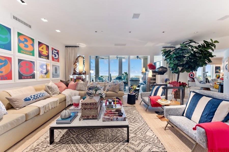 ONE WATERMARK PLACE - Residential