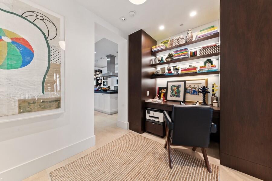 ONE WATERMARK PLACE - Residential