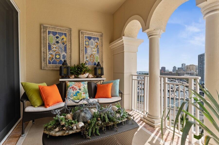 ONE WATERMARK PLACE - Residential